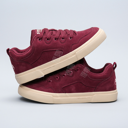 Erkaklar AAA 1955-yildan beri krossovkalar