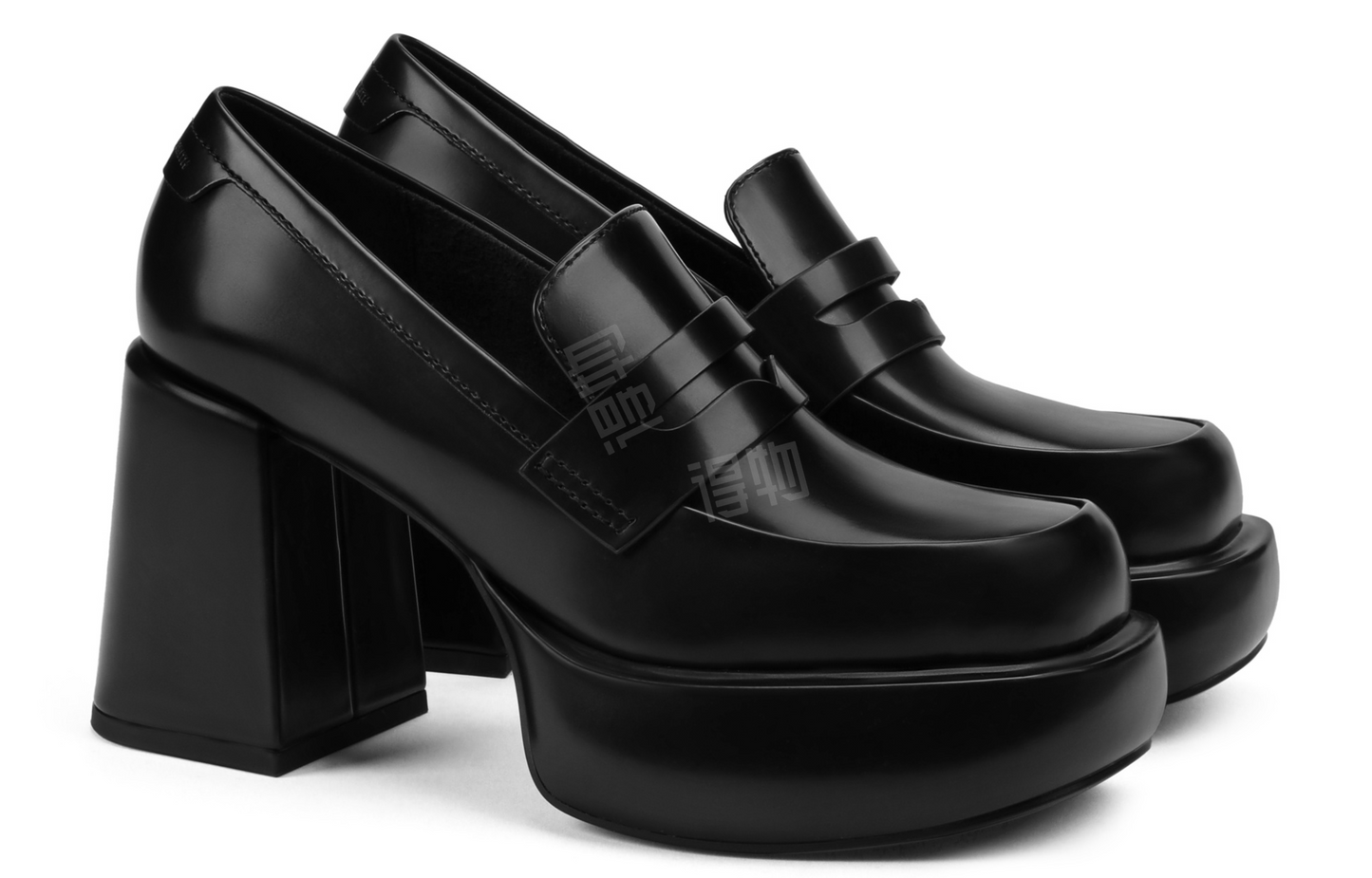 Charlz va Keyt ayollar poyabzali