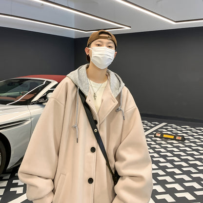 Frq Amerika retro qalpoqli bir ko'krakli o'rta uzunlikdagi Britaniya uslubidagi keng o'lchamli ko'ylagi universal brend logotipi dizayni kapalak tugmachalari pinlar nom plitasi Gonkong uslubidagi bir xil rangdagi erkaklar va ayollar