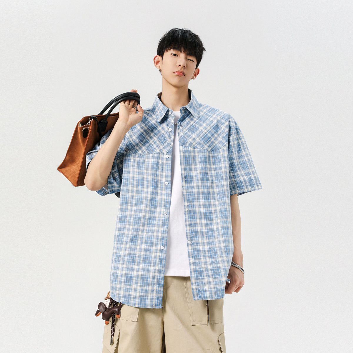 Balog'atga etmagan yaponiyalik Igoi har kuni bir xil modeldagi erkaklar va ayollarning qisqa yengli ko'ylaklari