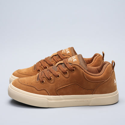 Erkaklar AAA 1955-yildan beri krossovkalar