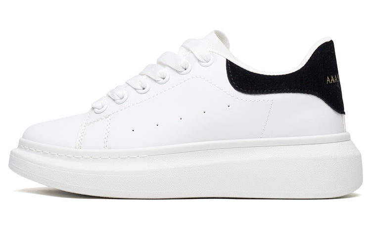 AAA 1955-yildan beri krossovkalar