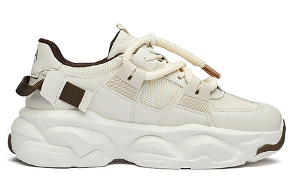 Erkaklar AAA 1955-yildan beri krossovkalar