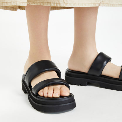 Charlz va Keyt ayollar flip-floplari