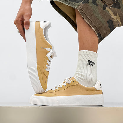 Erkaklar AAA 1955-yildan beri krossovkalar