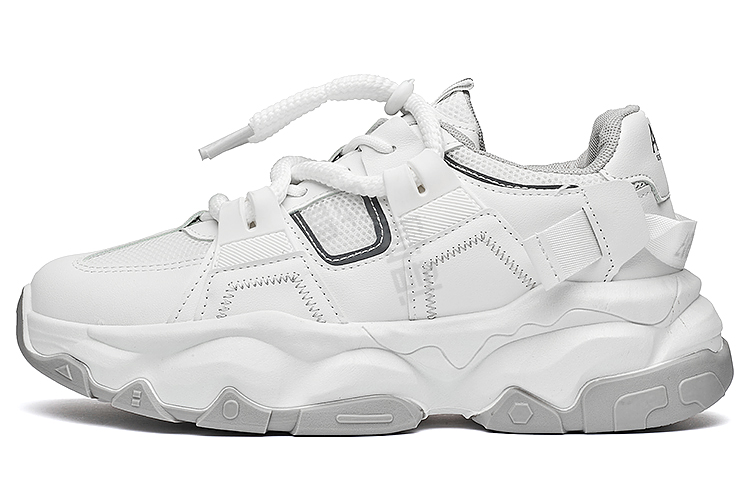 Erkaklar AAA 1955-yildan beri krossovkalar