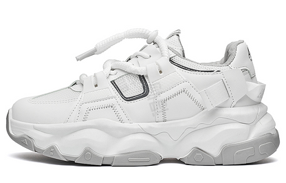 Erkaklar AAA 1955-yildan beri krossovkalar