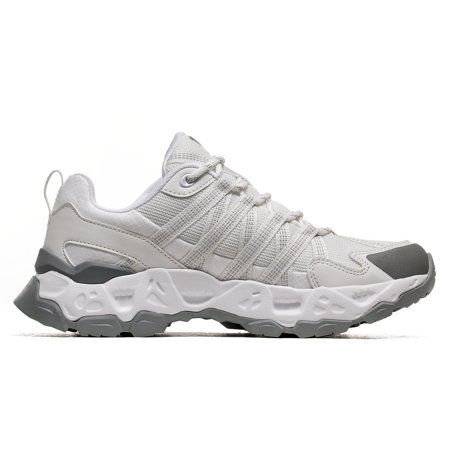 Ayollar uchun tuya krossovkalari