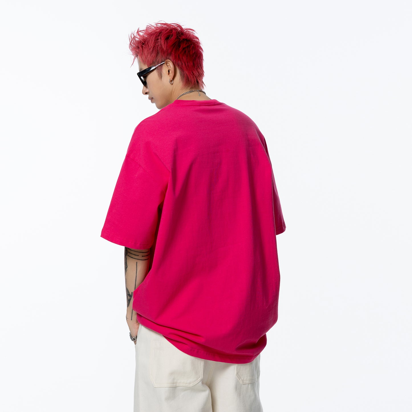 Golfkross harflari shimgichli bosilgan naqshinkor kashtado'zlik tasodifiy yumaloq bo'yinli yelkali qisqa yengli futbolkalar naqshli erkaklar va ayollar