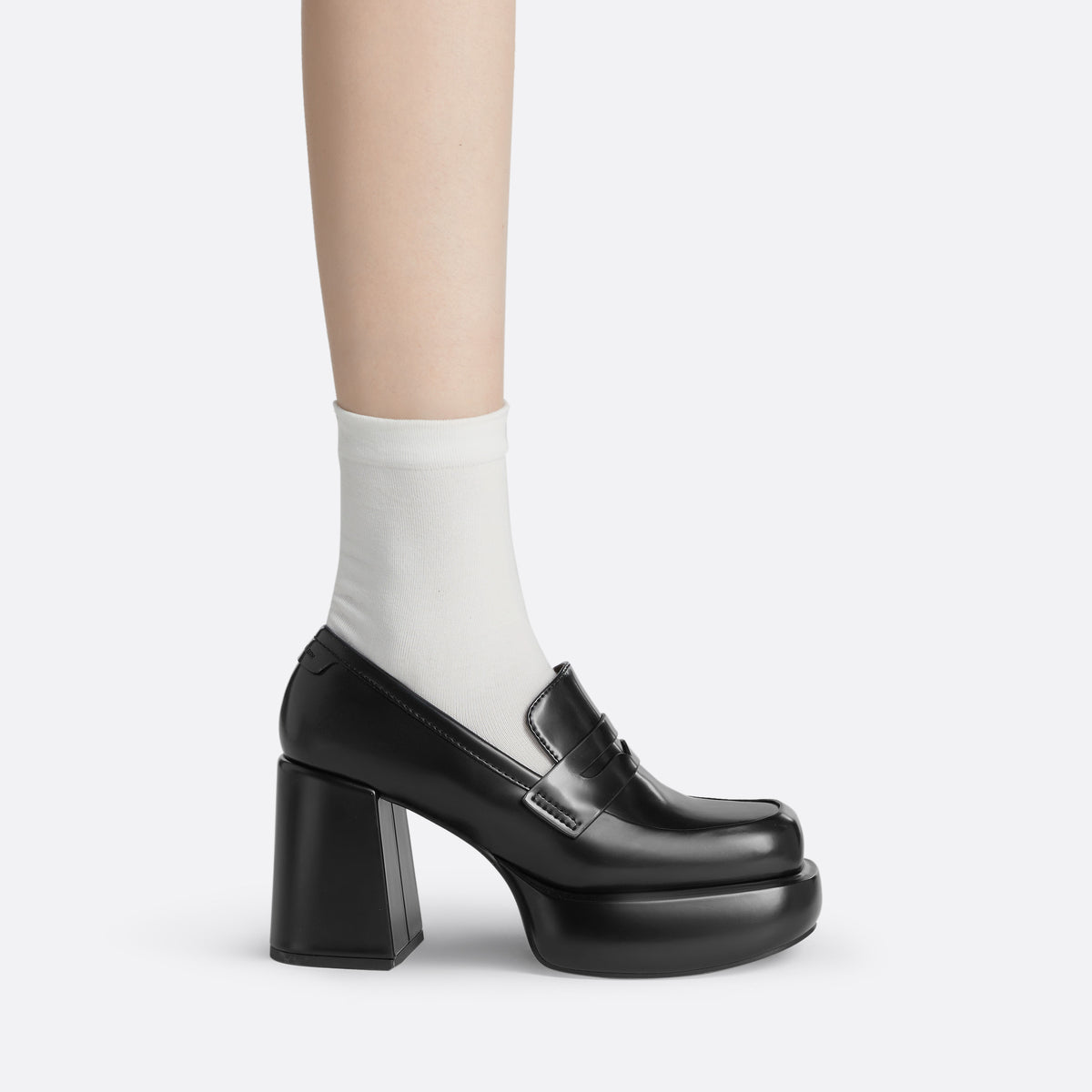 Charlz va Keyt ayollar poyabzali